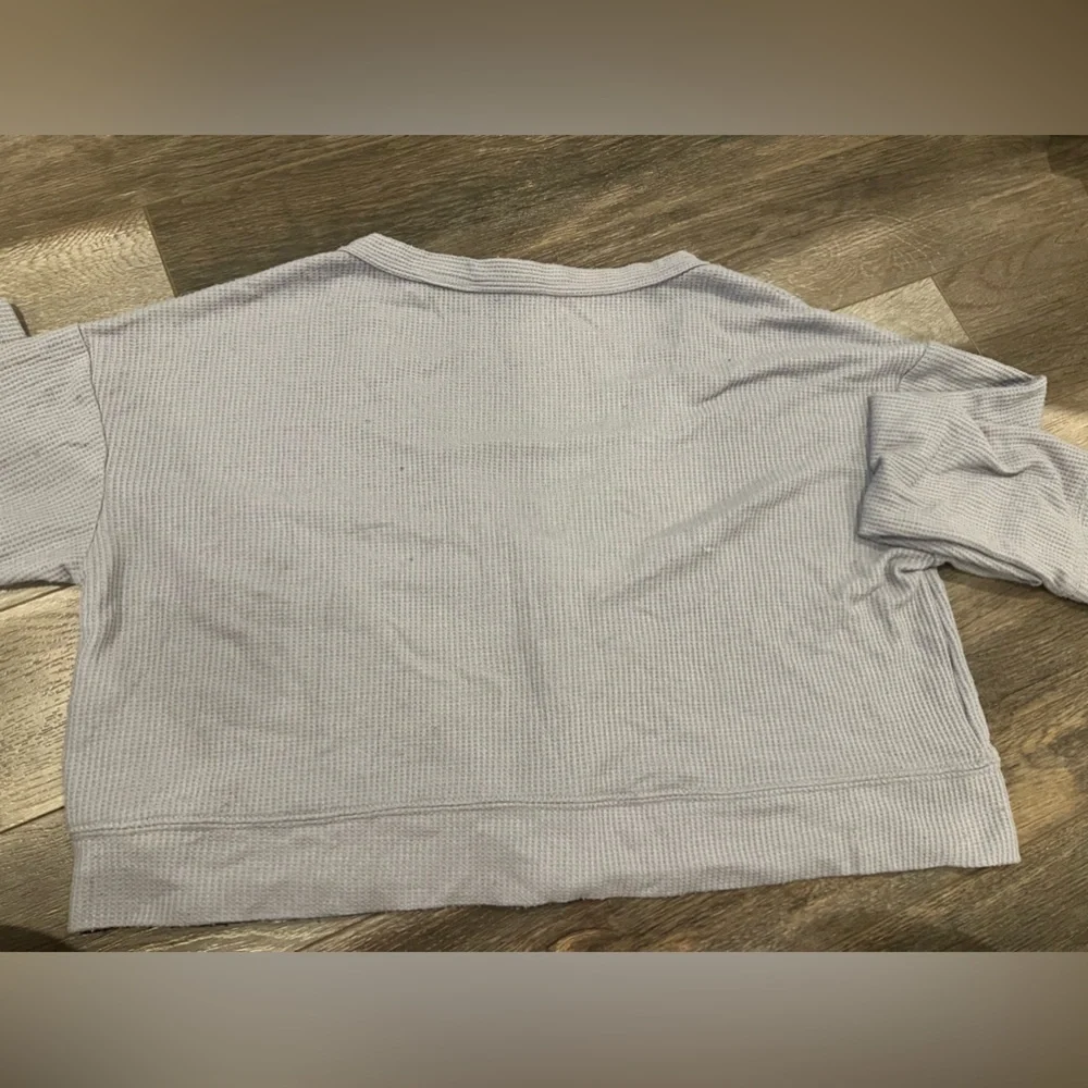 Buttoned Cropped Sweater - Picture 3 of 3